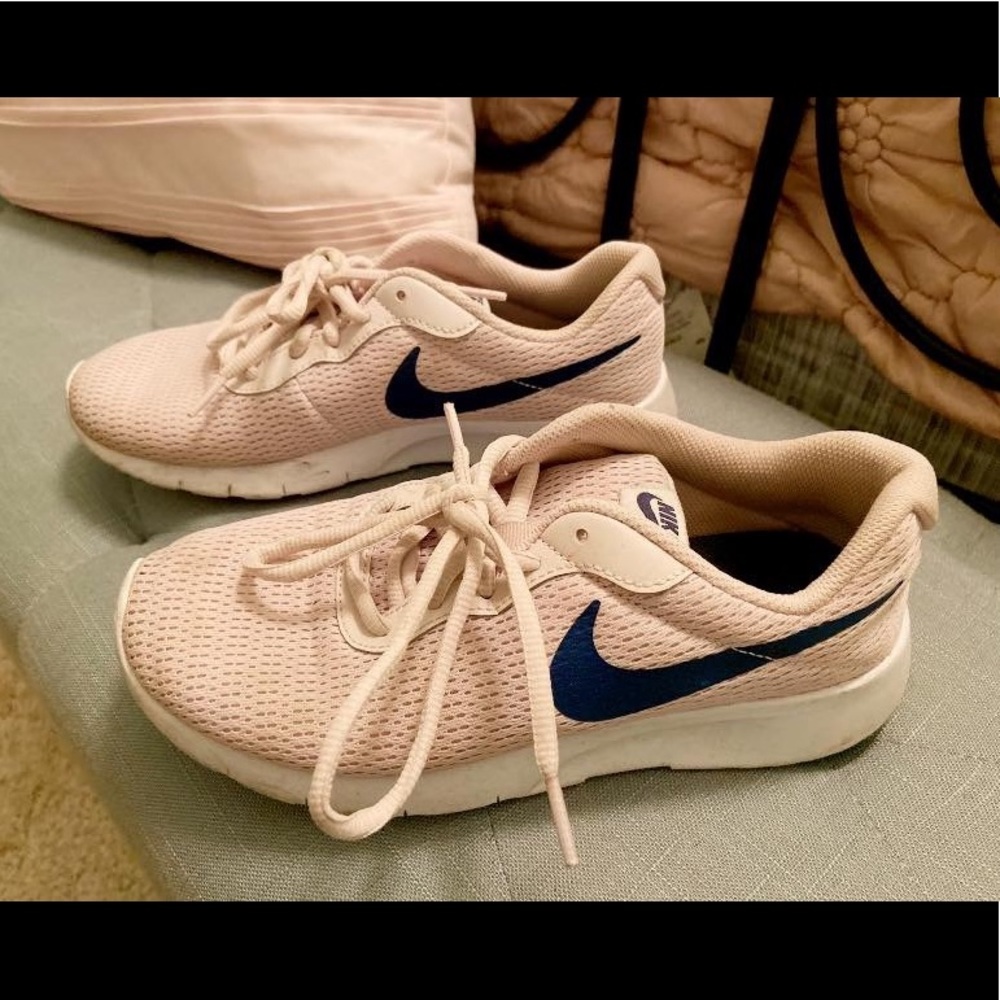 Nike Tennis Shoes